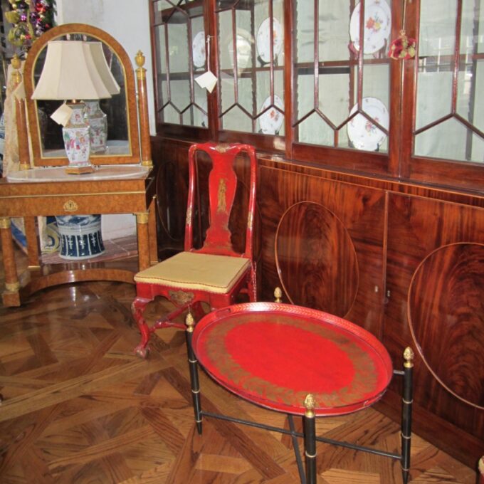 Set Of Six Iberian Red And Gilt Japanned Side chairs - Image 3