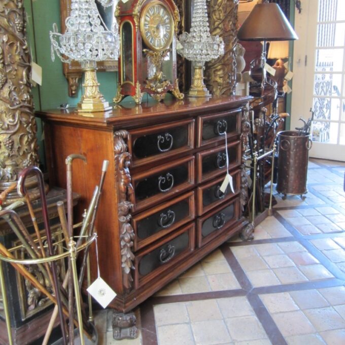 A Very Good Early 18th Century Italian Baroque Chest Of Drawers
