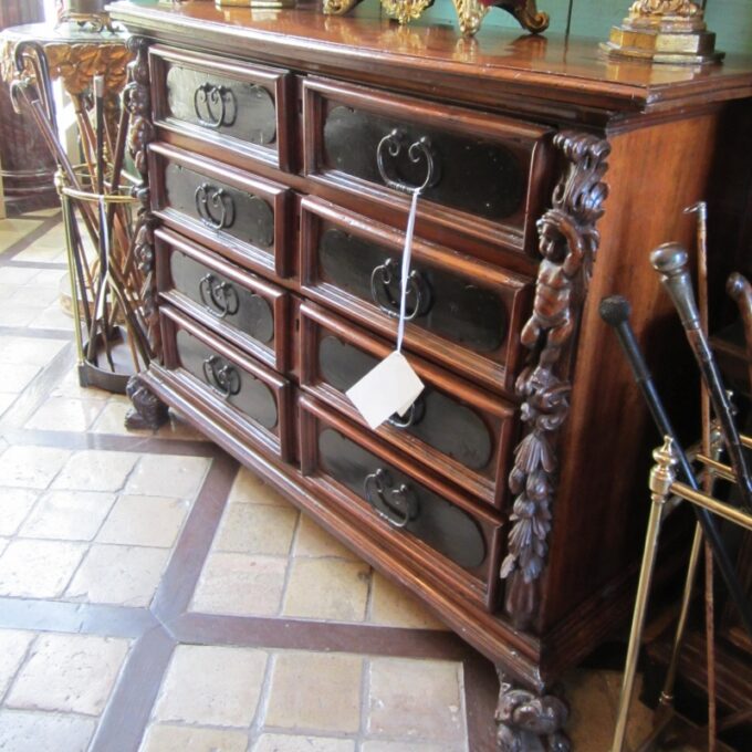A Very Good Early 18th Century Italian Baroque Chest Of Drawers