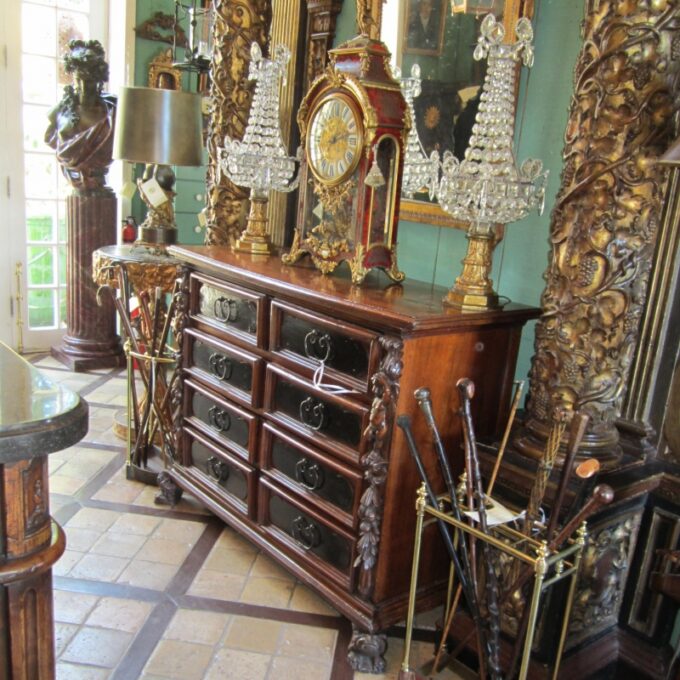 A Very Good Early 18th Century Italian Baroque Chest Of Drawers
