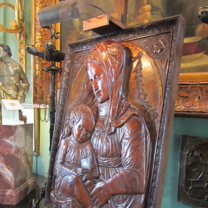 A Beautifully Carved 18th Century Fruit wood Plaque Madonna and Child - Image 3